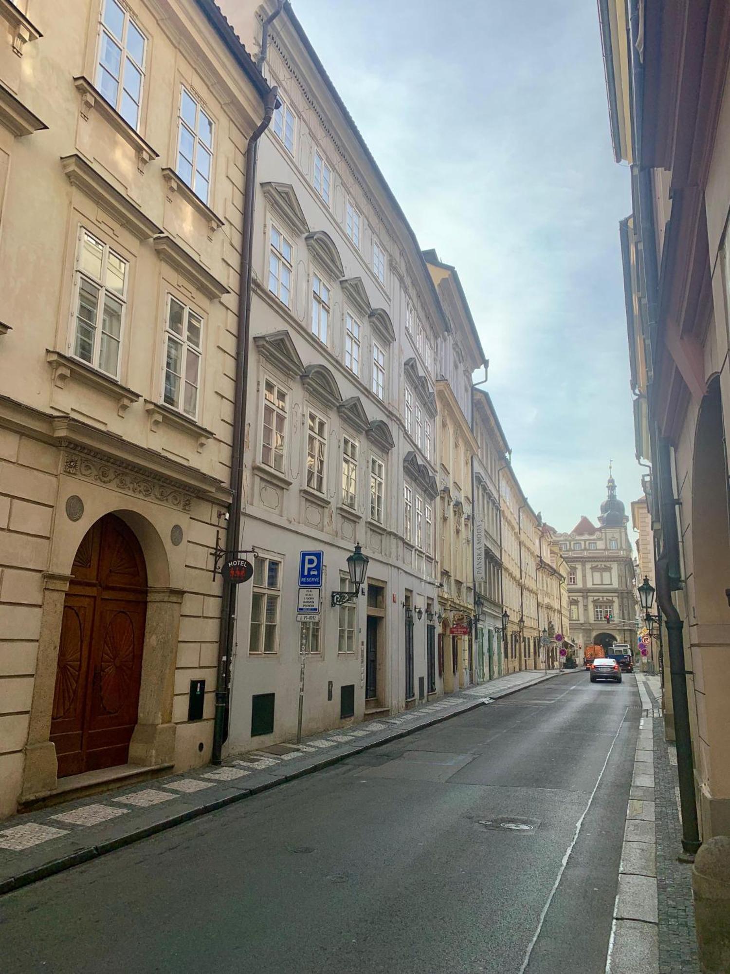 Adam's - Great Price & Location * Praga